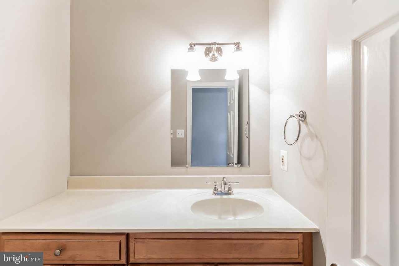 5335 Lake Cove Ct - Photo 2 of 30