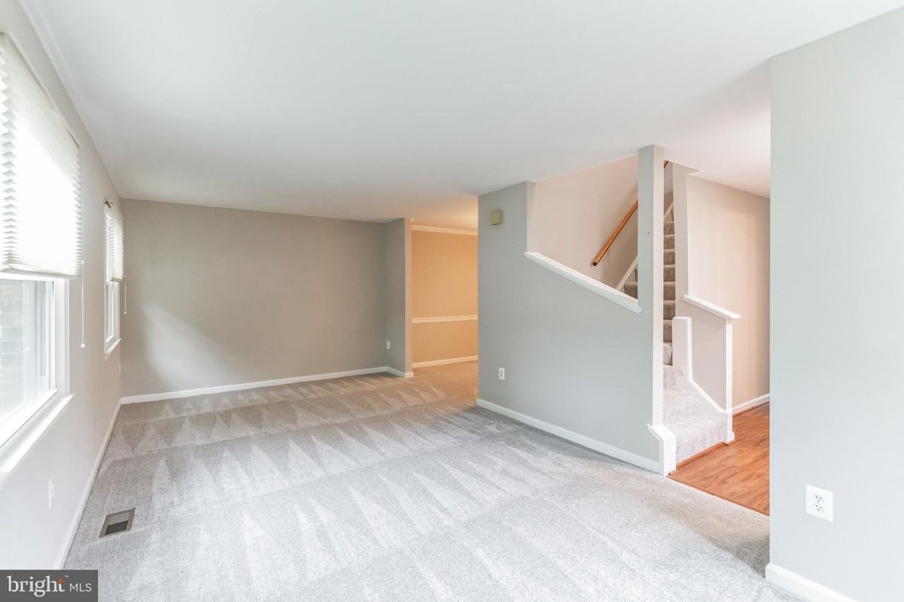 5335 Lake Cove Ct - Photo 3 of 30