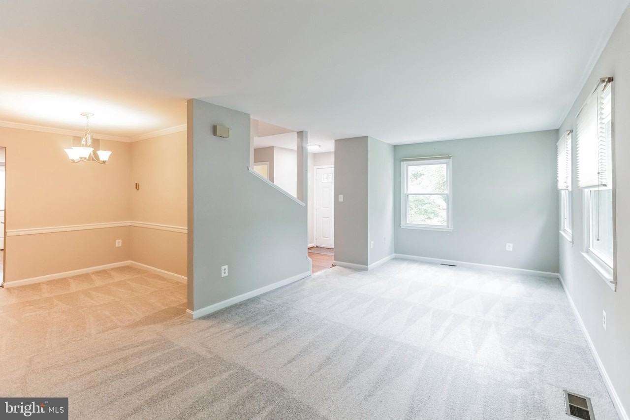 5335 Lake Cove Ct - Photo 4 of 30