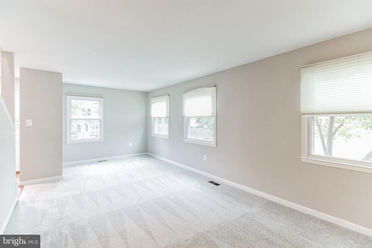 5335 Lake Cove Ct - Photo 5 of 30