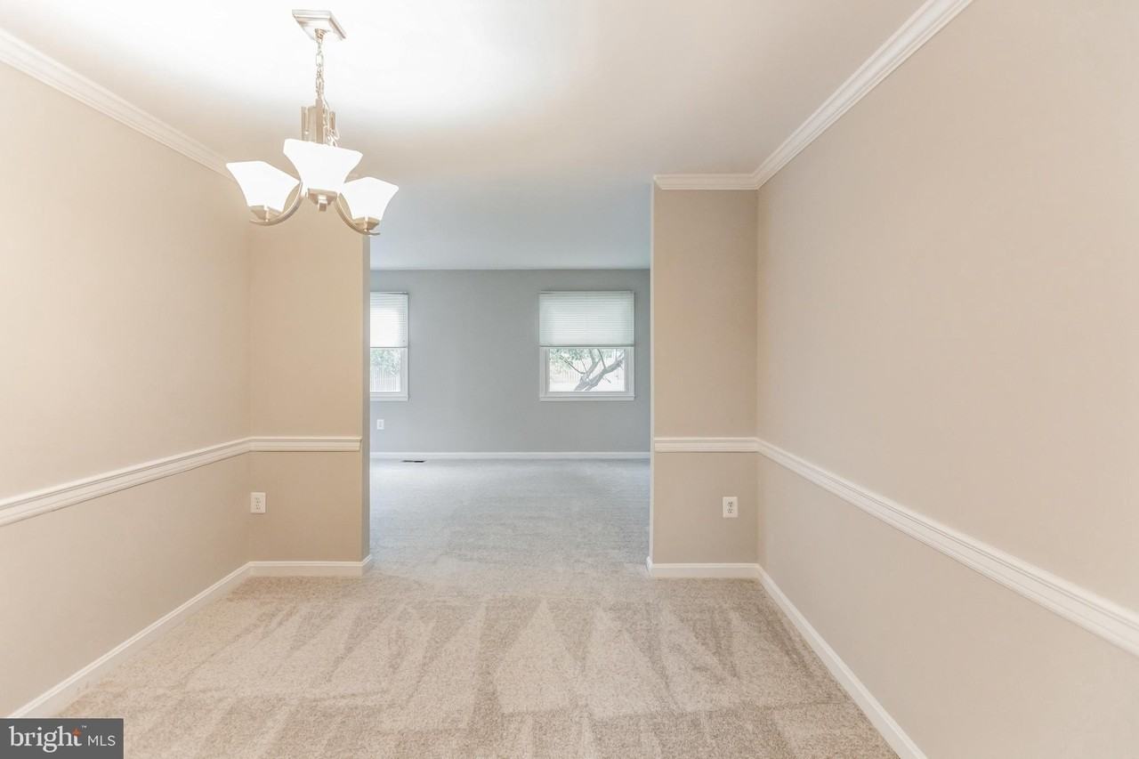 5335 Lake Cove Ct - Photo 6 of 30