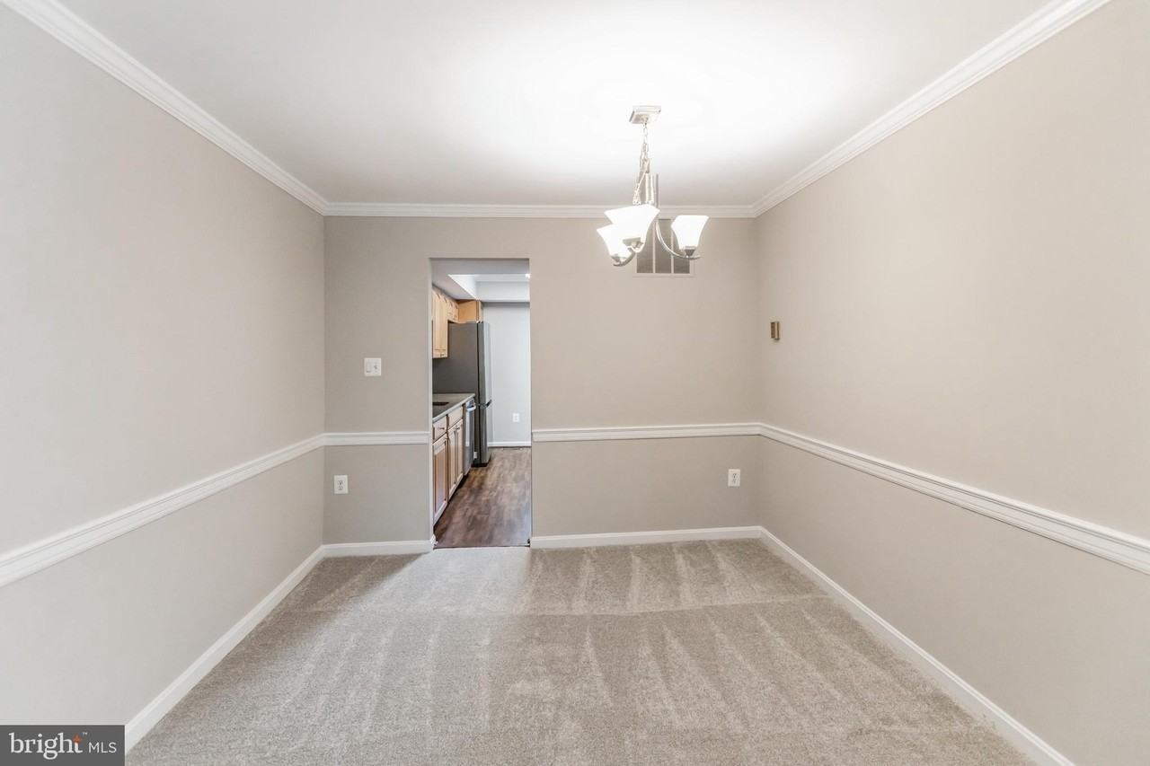 5335 Lake Cove Ct - Photo 7 of 30