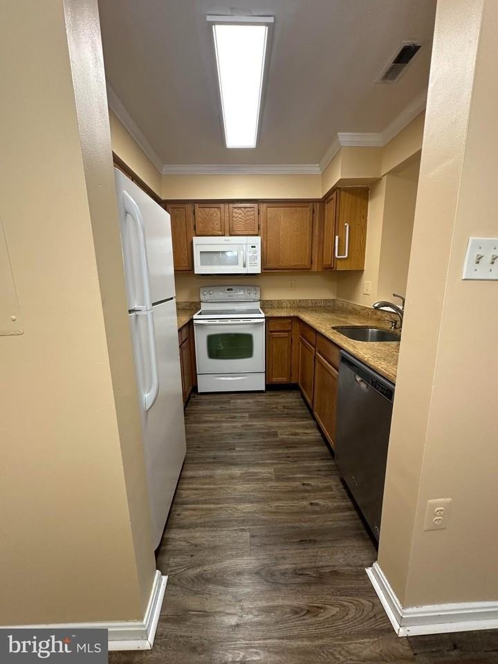 10465 Dylan Pl - Photo 6 of 23