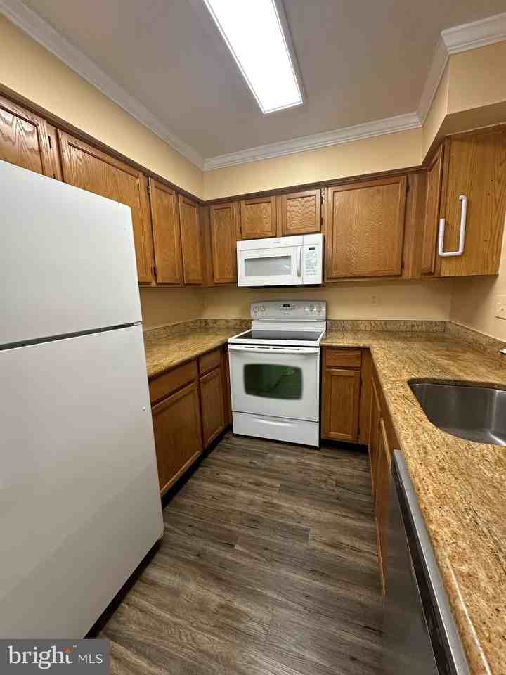 10465 Dylan Pl - Photo 7 of 23