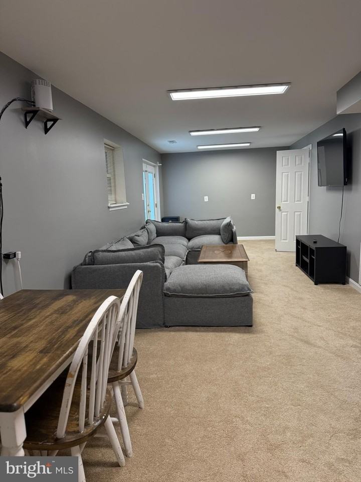 36 Dorothy Ln - Photo 7 of 19