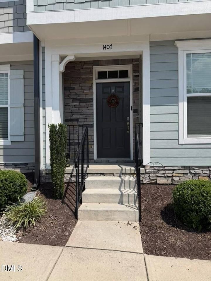 1407 Raines Meadow Dr - Photo 2 of 39
