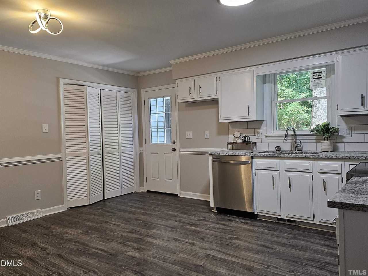 5906 Applewood Ln - Photo 3 of 13