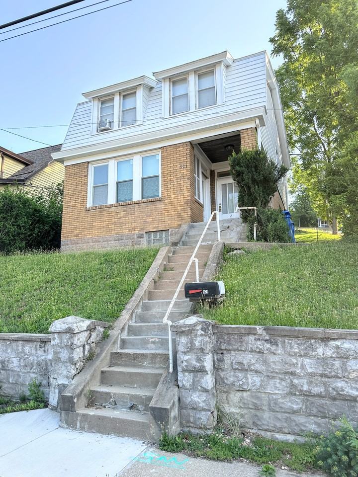 925 Baldwin St #1 - Photo 2 of 13