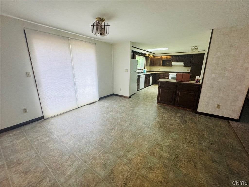 5336 Caughdenoy Rd - Photo 4 of 18