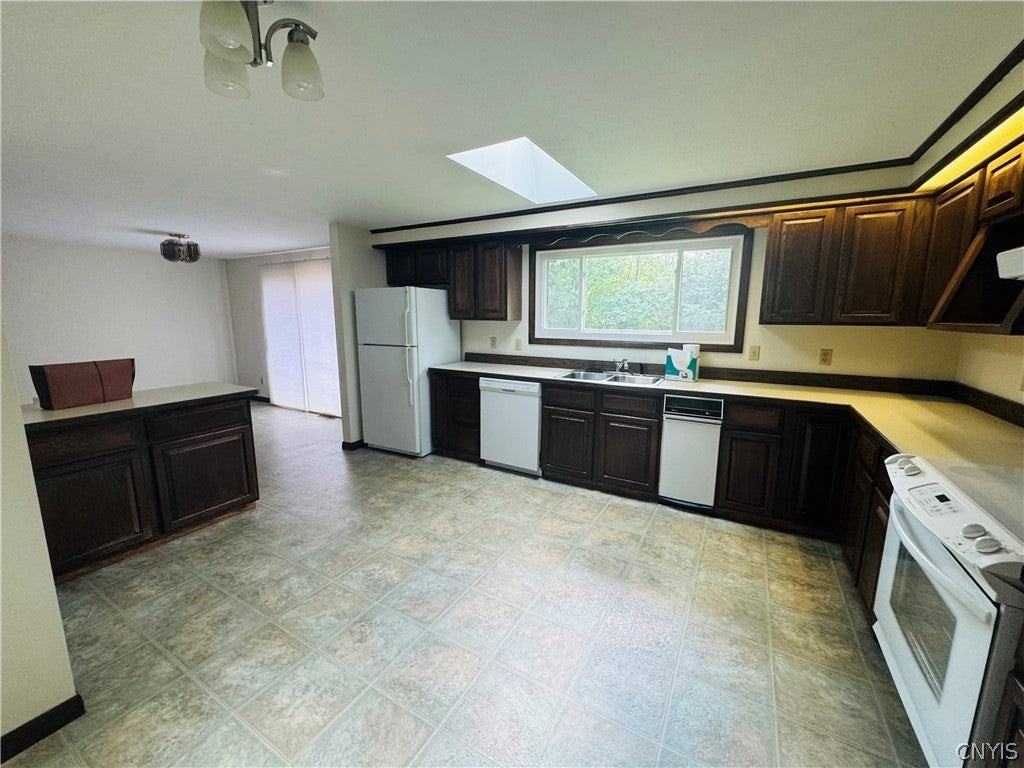 5336 Caughdenoy Rd - Photo 5 of 18