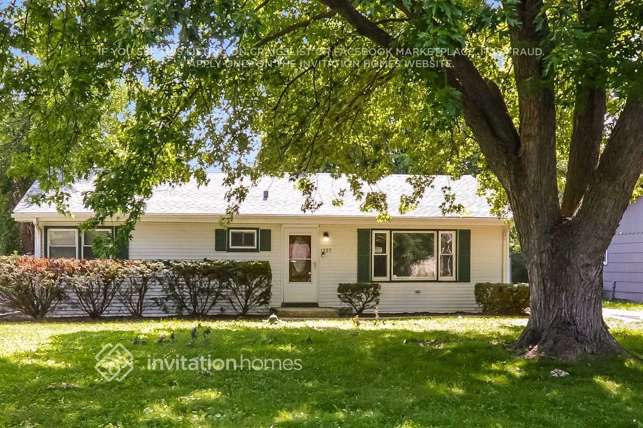 1227 S Lawler Ave - Photo 4 of 17