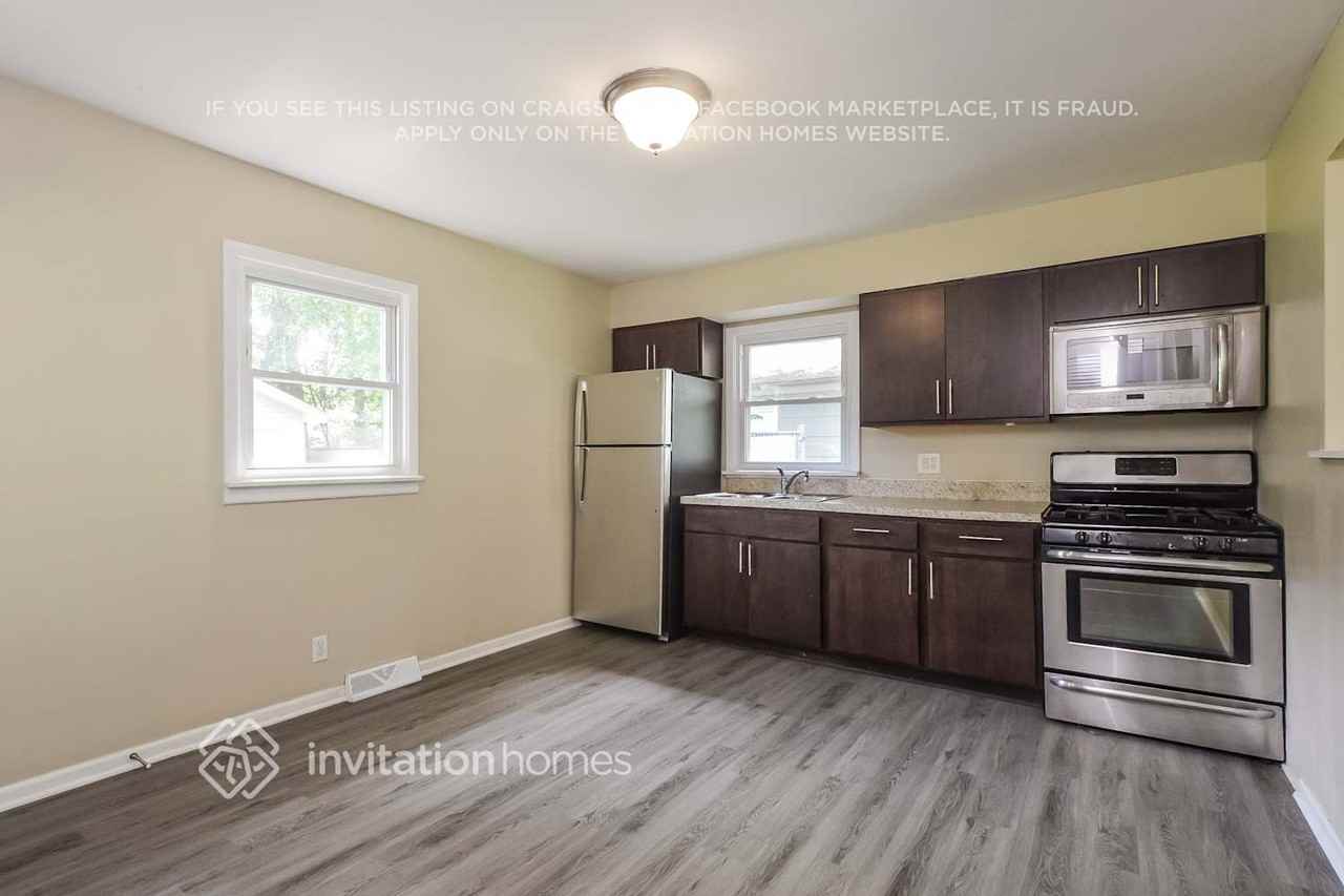 1227 S Lawler Ave - Photo 7 of 17