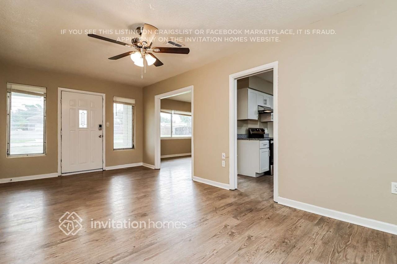1868 East Dr - Photo 4 of 17