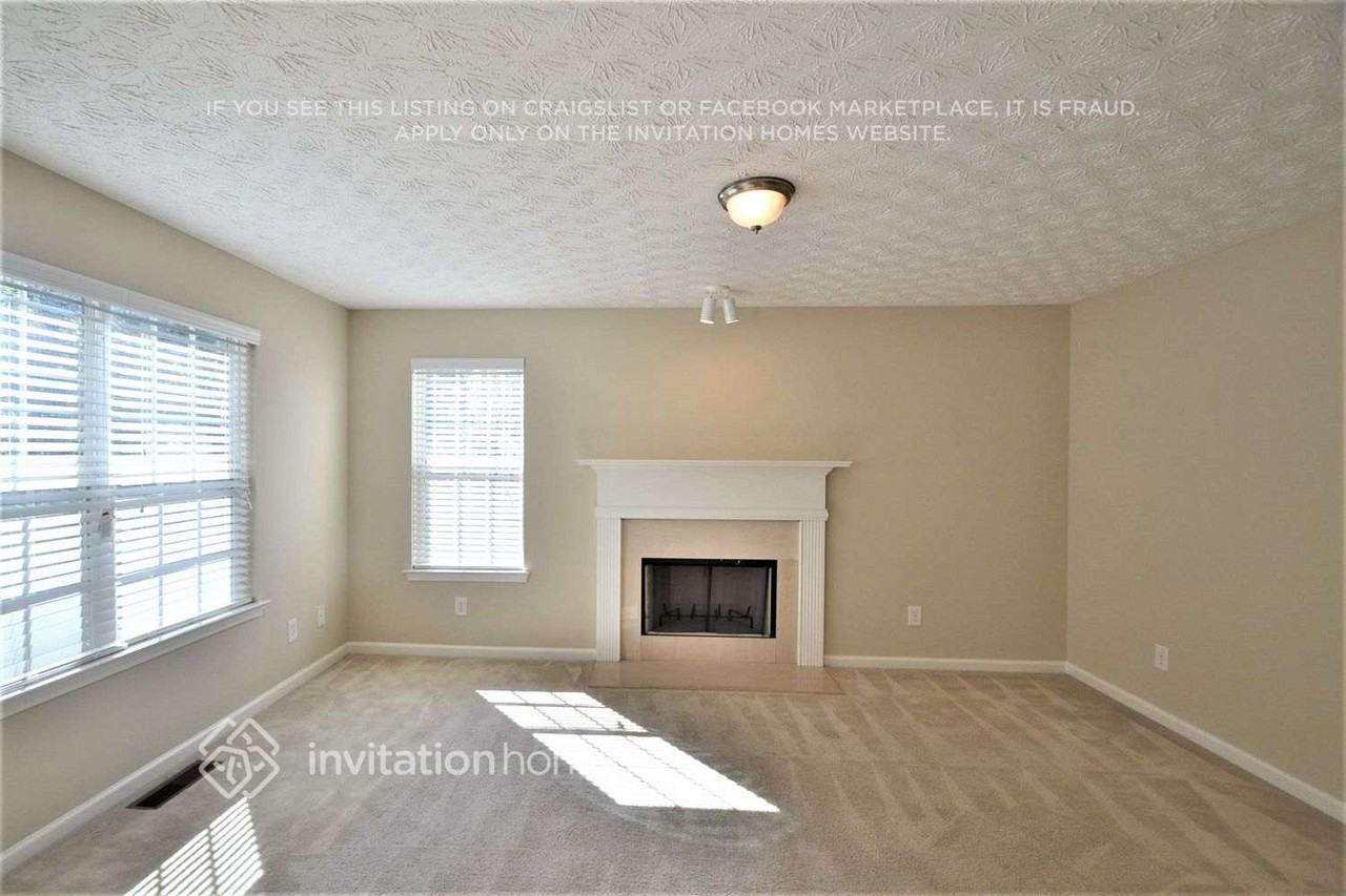 559 Michael Cir - Photo 2 of 11