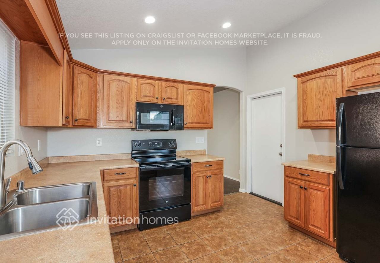 15306 N 85th Dr - Photo 6 of 16