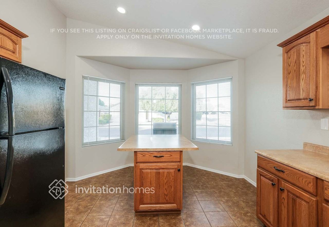 15306 N 85th Dr - Photo 7 of 16