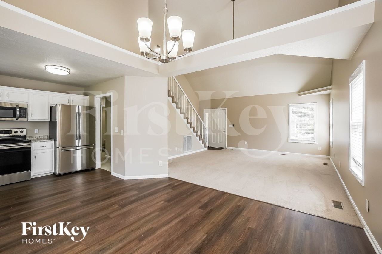 3508 Clover Hill Dr - Photo 5 of 19