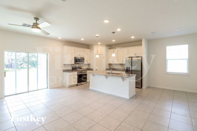 332 Corbel Ln - Photo 4 of 16
