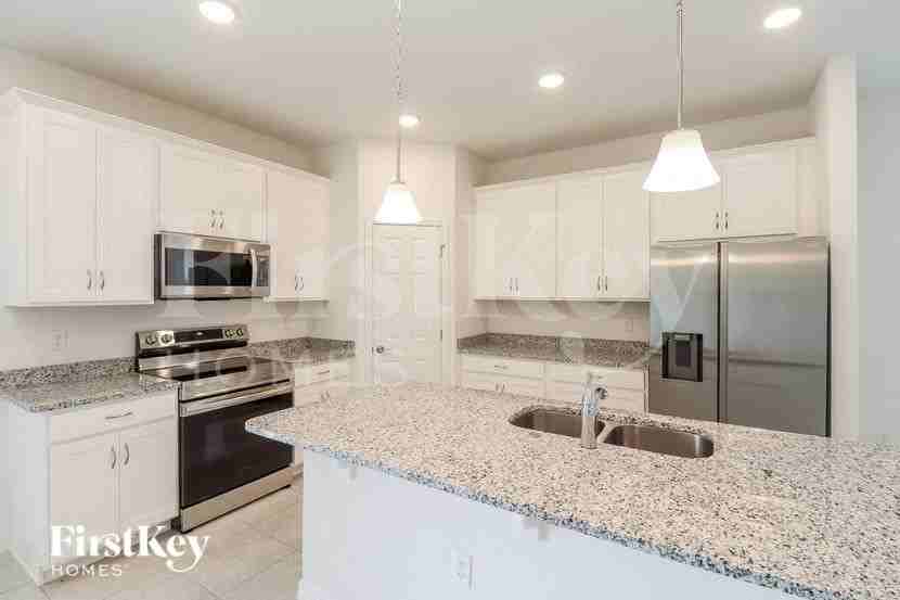 332 Corbel Ln - Photo 5 of 16