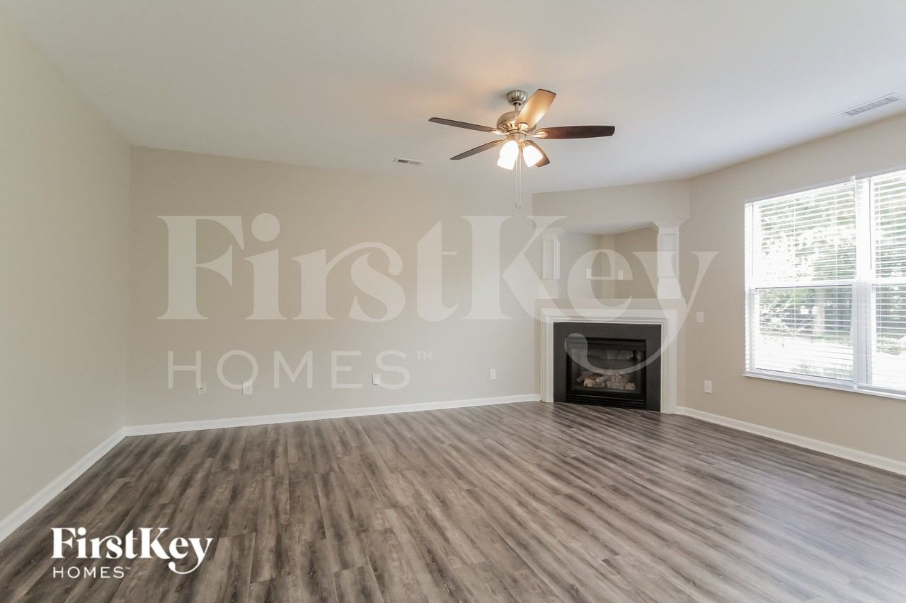 13704 Stringfellow Ln - Photo 4 of 15