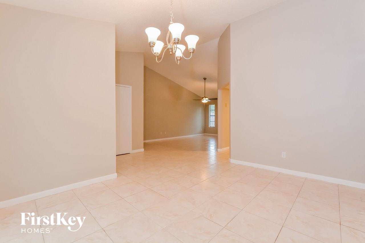 2943 Mallorn Way - Photo 4 of 15