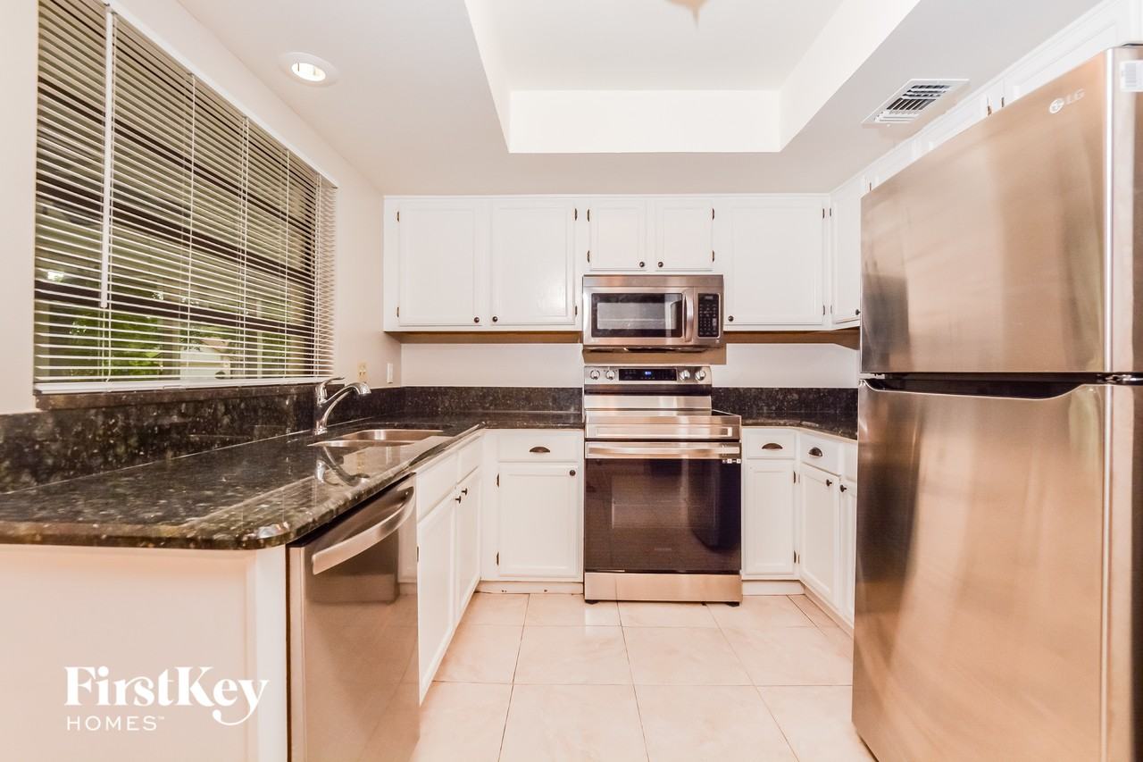 2943 Mallorn Way - Photo 6 of 15