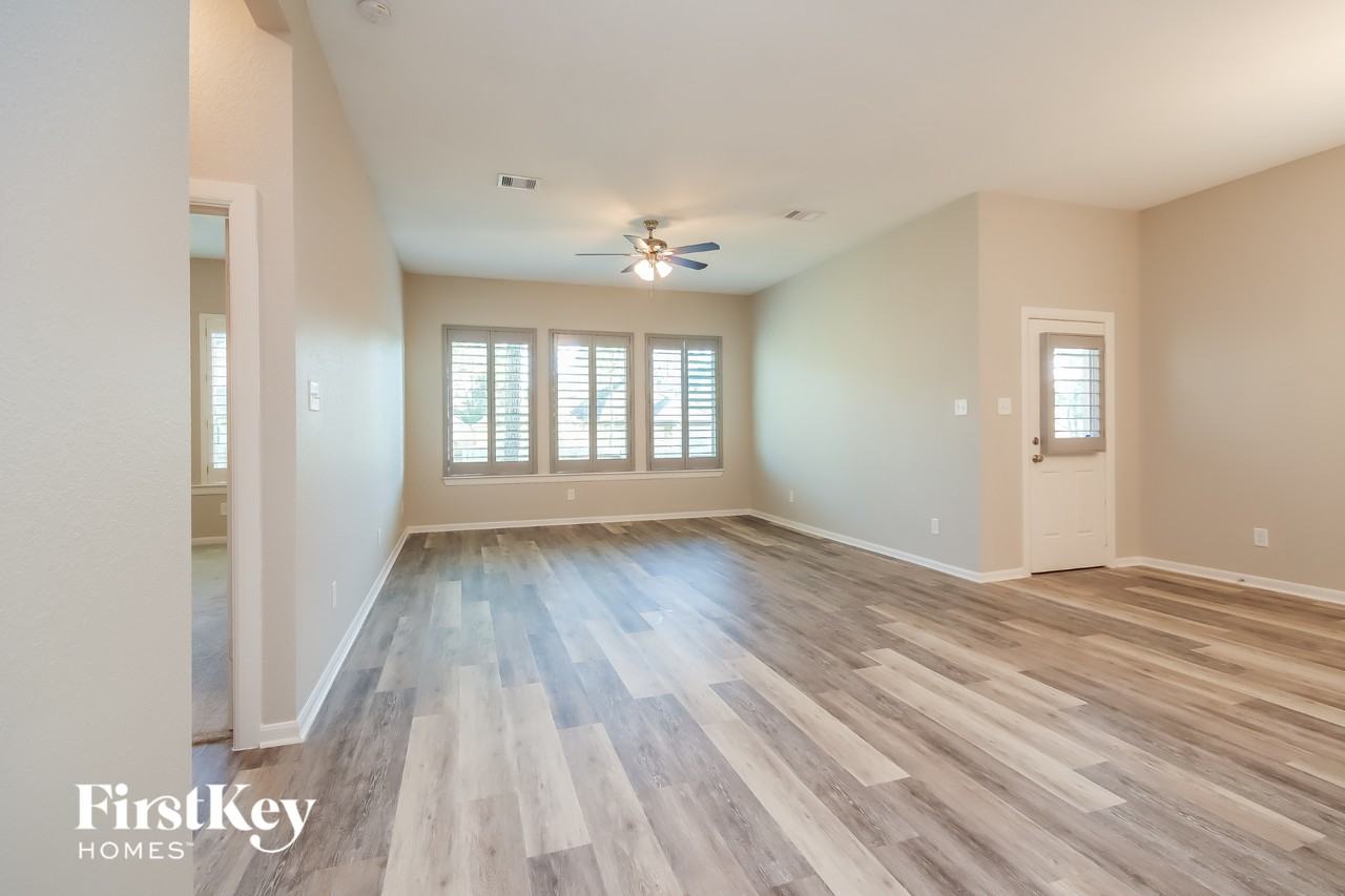 142 Scarlet Maple Ct - Photo 3 of 15