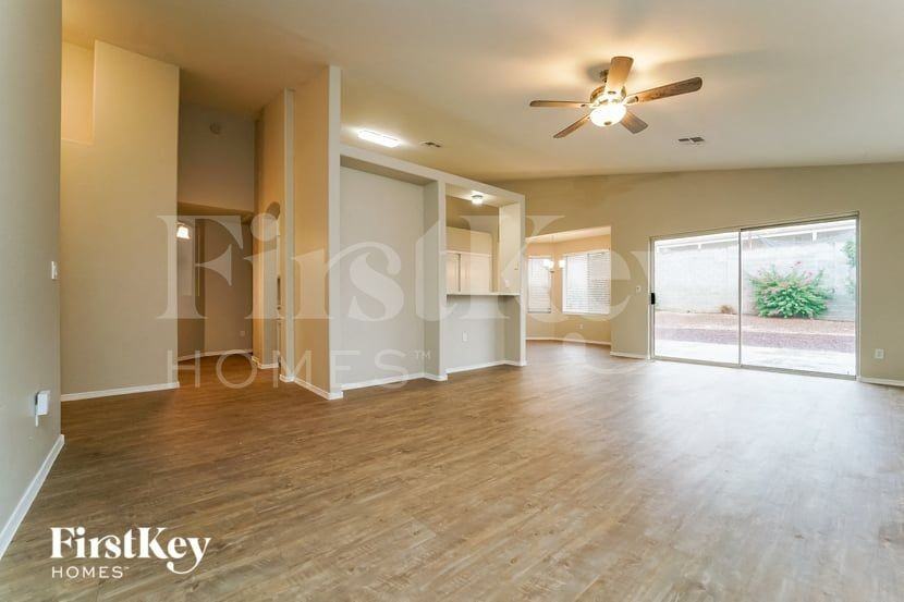 3620 W Bellewood Pl - Photo 3 of 15
