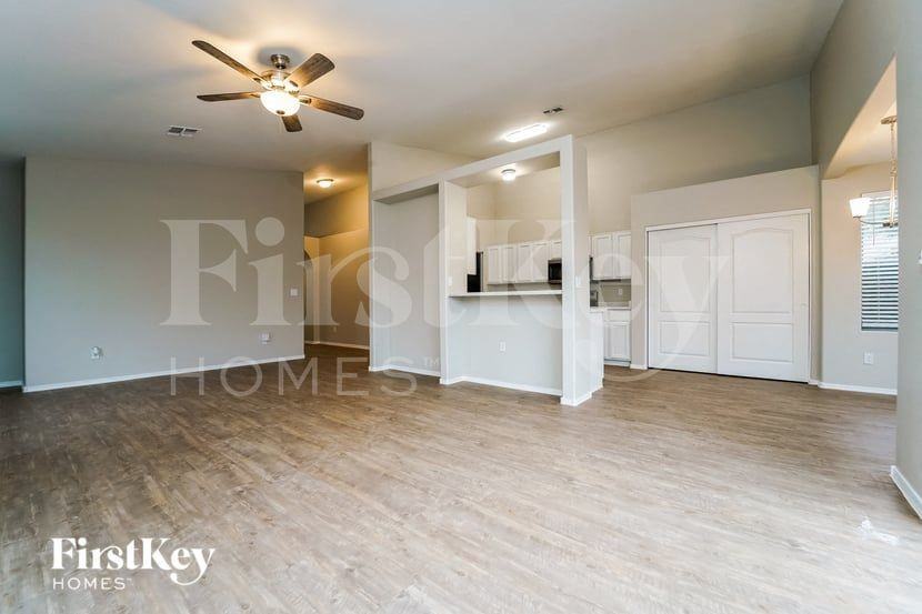 3620 W Bellewood Pl - Photo 4 of 15