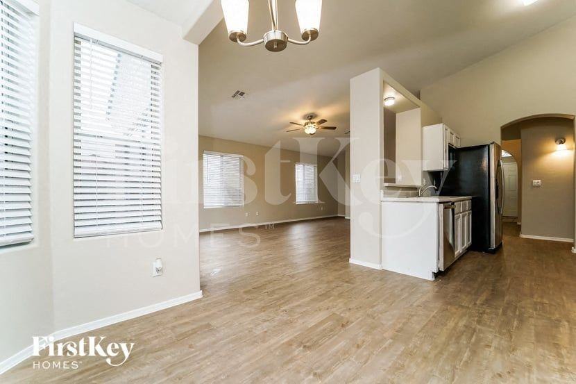3620 W Bellewood Pl - Photo 5 of 15