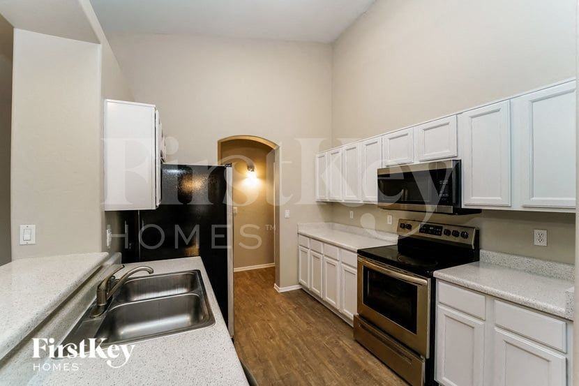 3620 W Bellewood Pl - Photo 6 of 15