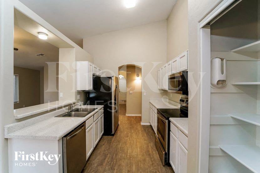 3620 W Bellewood Pl - Photo 7 of 15