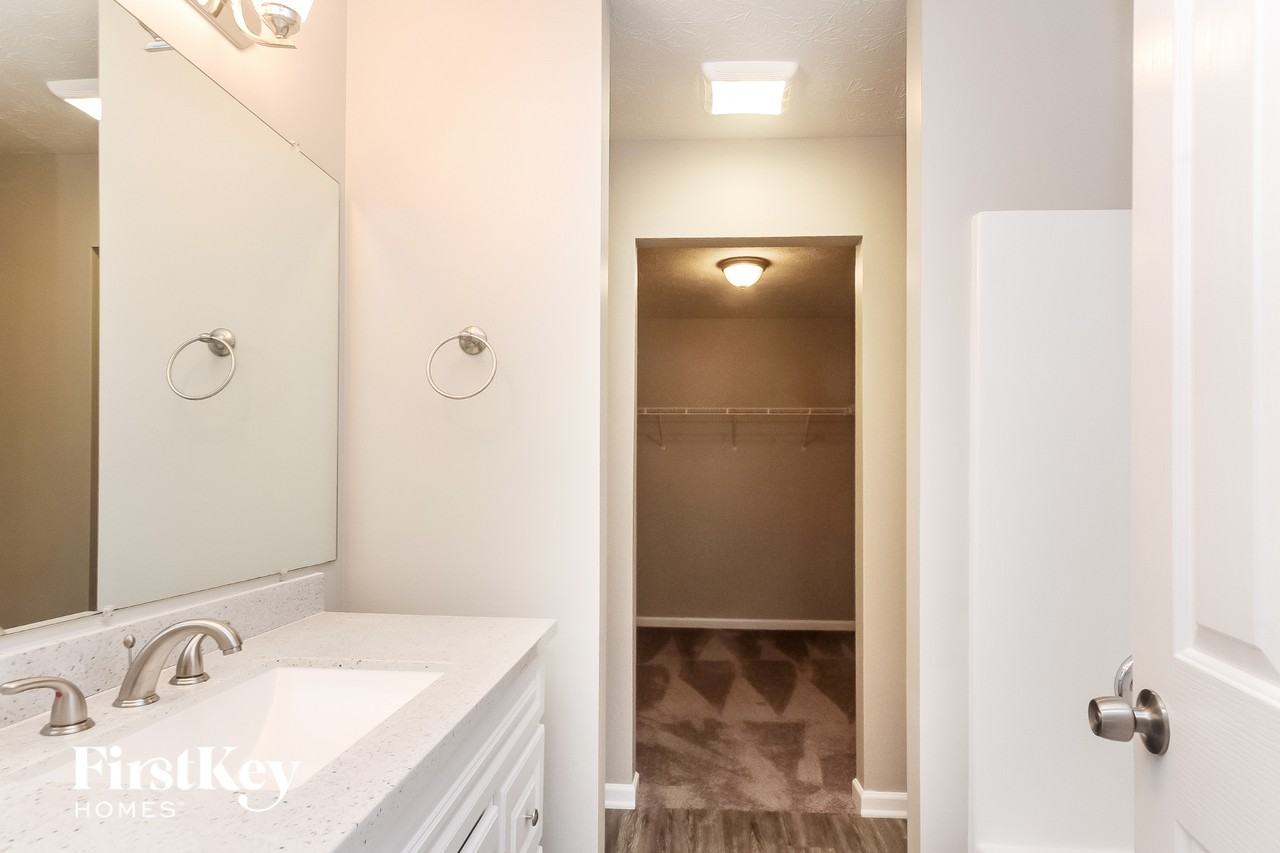 1833 Breman Ln - Photo 6 of 15