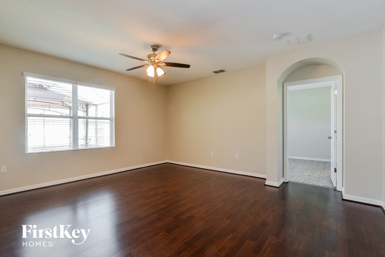915 Freedom Blvd - Photo 2 of 14
