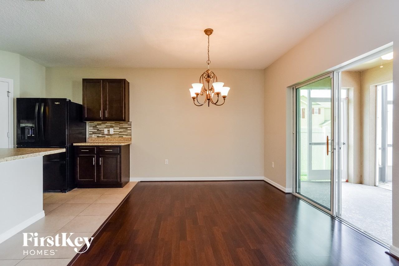 915 Freedom Blvd - Photo 4 of 14