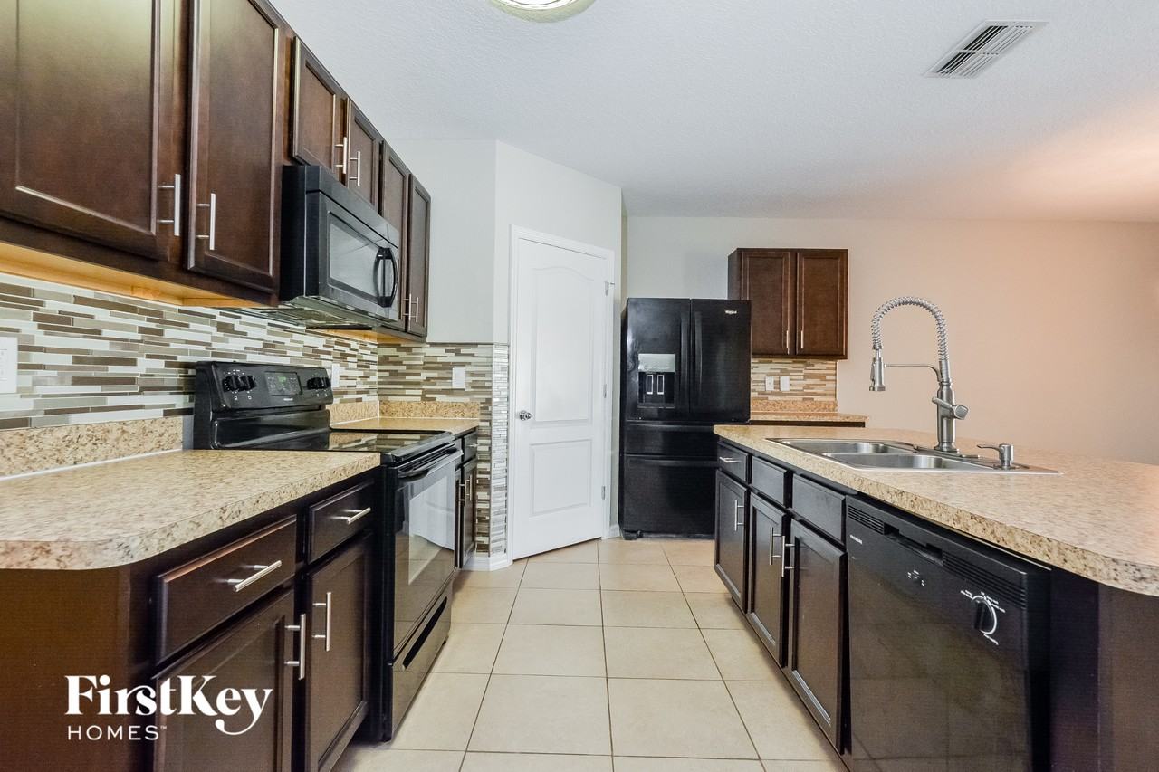 915 Freedom Blvd - Photo 5 of 14