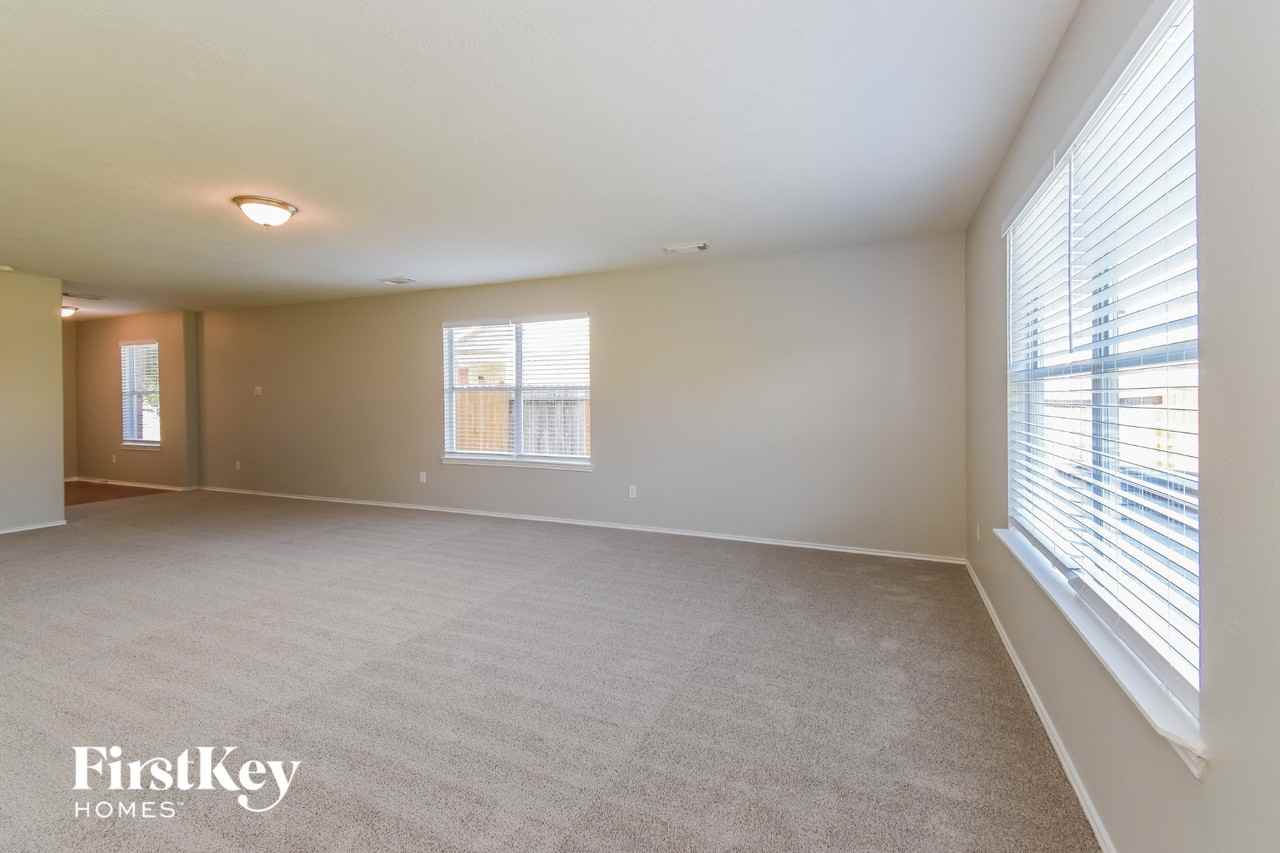 14435 Brunswick Point Ln - Photo 2 of 15
