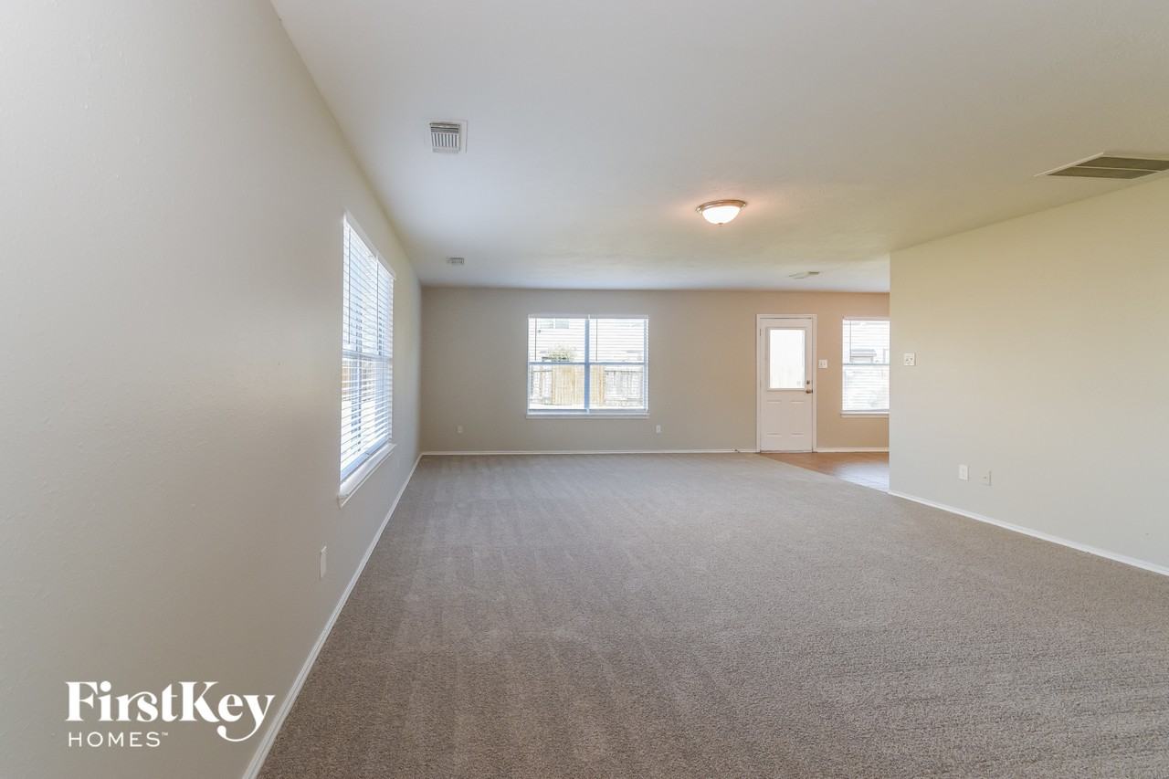 14435 Brunswick Point Ln - Photo 3 of 15