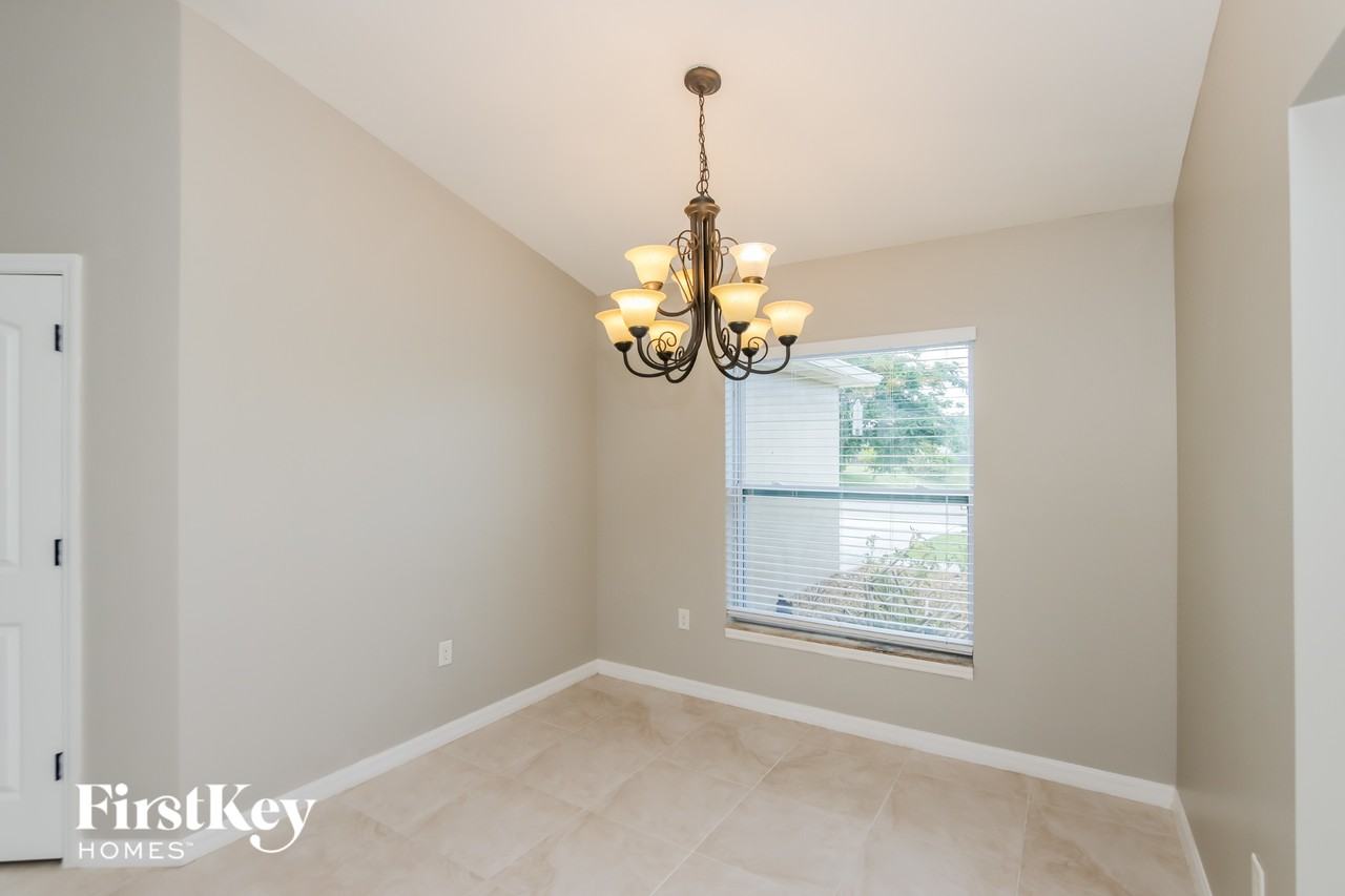 1932 Gloria Cir Ne - Photo 4 of 15