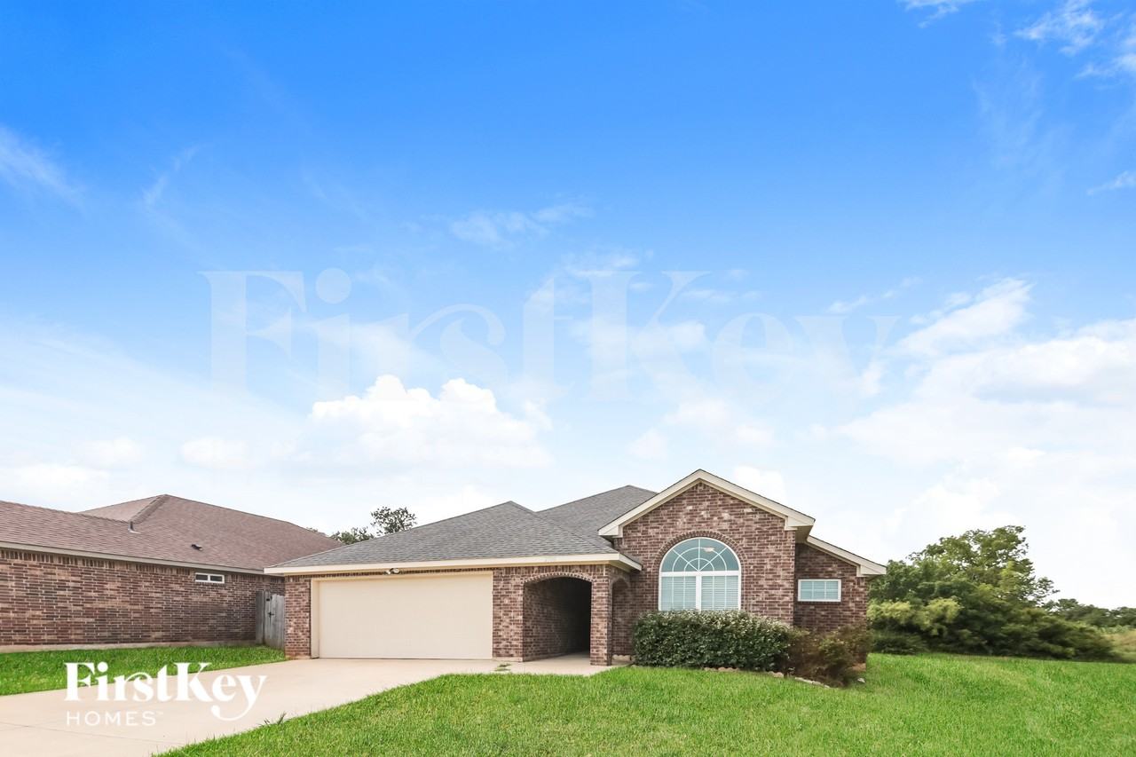 2708 Beverly Dr - Photo 2 of 16