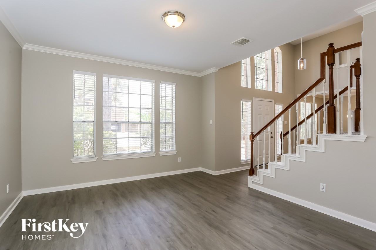 5711 Parryville Dr - Photo 5 of 15