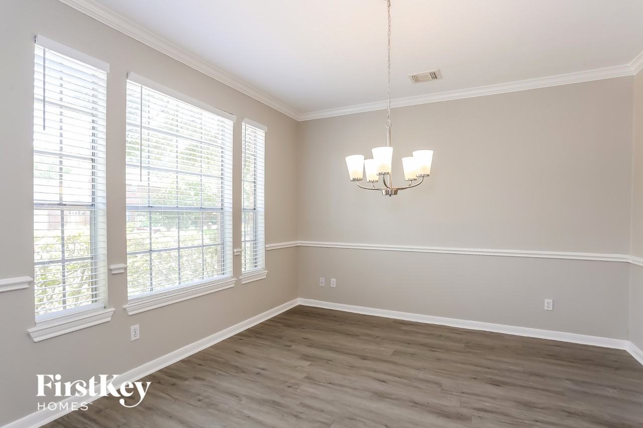 5711 Parryville Dr - Photo 7 of 15