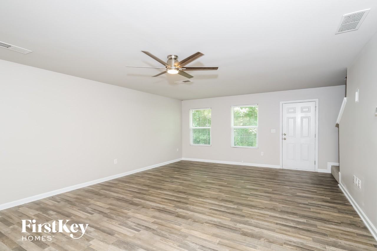 2550 Wood Bend Ln - Photo 3 of 15