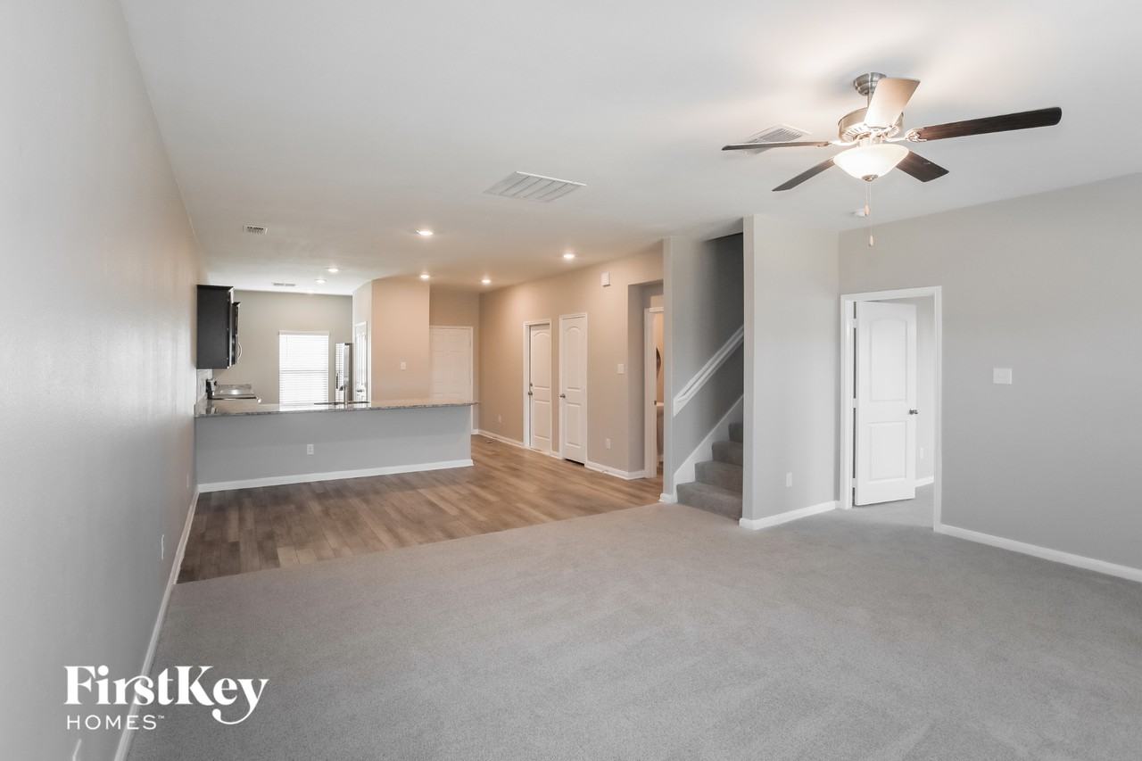 112 Barbwire Way - Photo 2 of 15