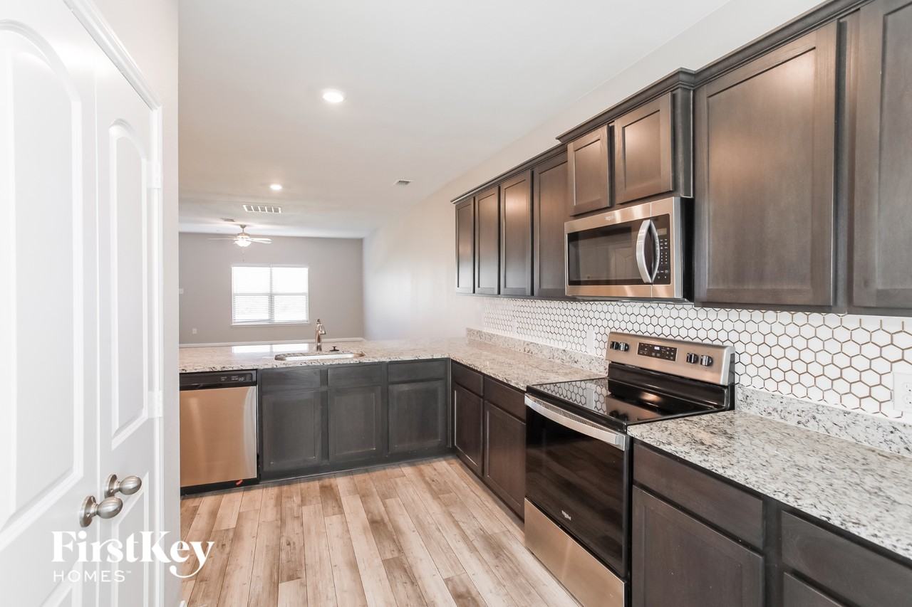 112 Barbwire Way - Photo 5 of 15