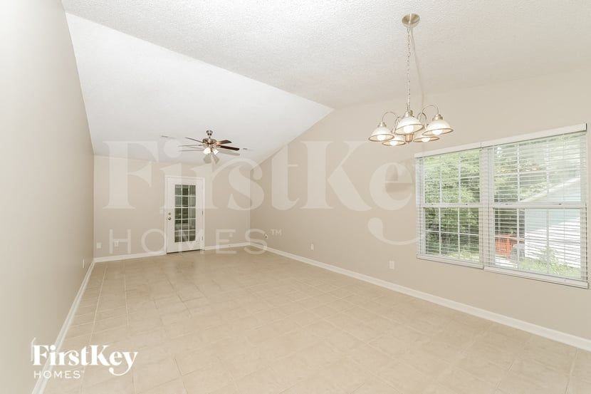 911 James Rd - Photo 6 of 15