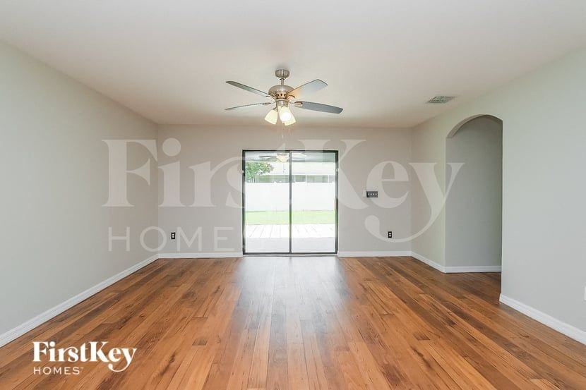 11867 Thicket Wood Dr - Photo 2 of 16