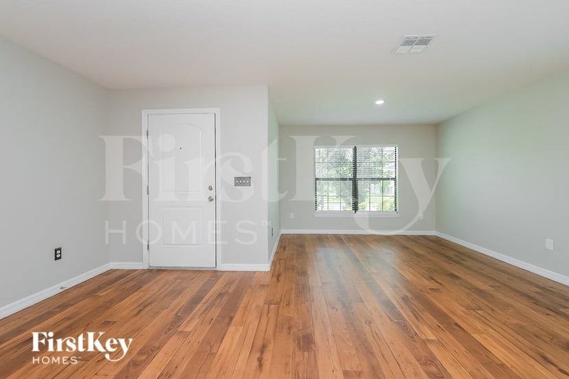 11867 Thicket Wood Dr - Photo 5 of 16