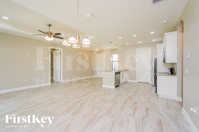 4002 18th St Sw - Photo 4 of 15