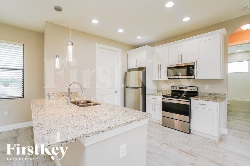 4002 18th St Sw - Photo 5 of 15